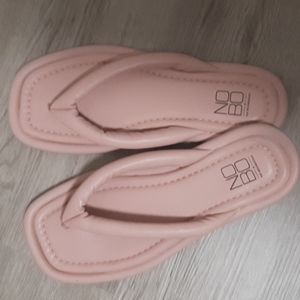 No boundaries cushion flip flips